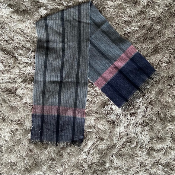 Glengarry by Currie 70% wool, 30% viscose grey, blue, pink fringed scarf. Used. - Picture 2 of 8